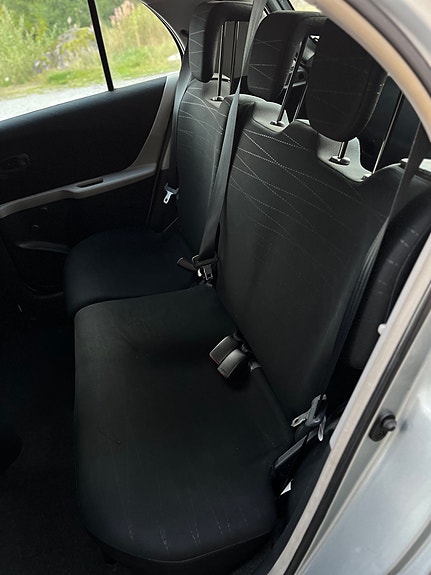 Toyota Yaris 25 of 30