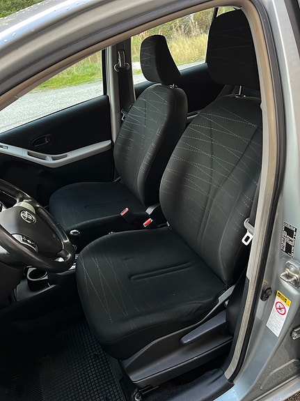 Toyota Yaris 24 of 30