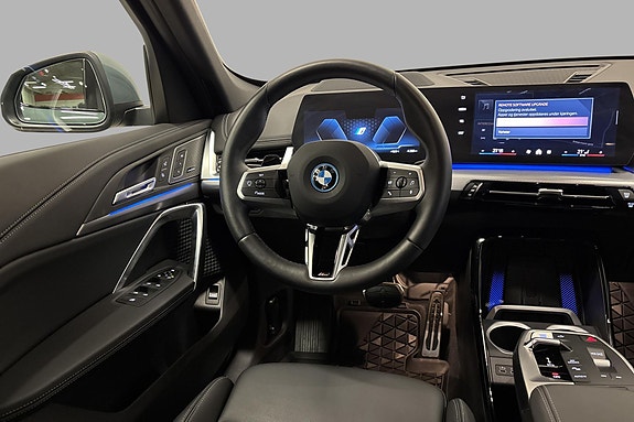 BMW iX1 10 of 22