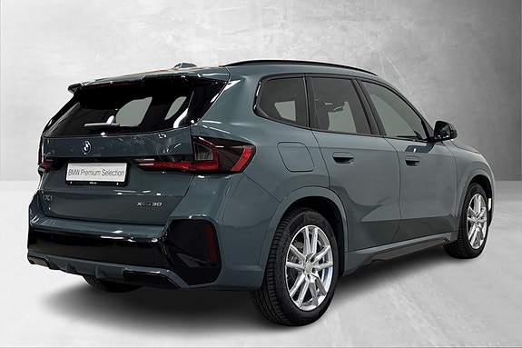 BMW iX1 4 of 22