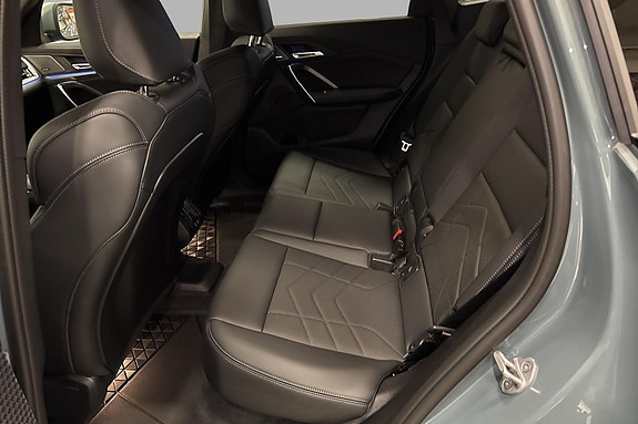 BMW iX1 7 of 22