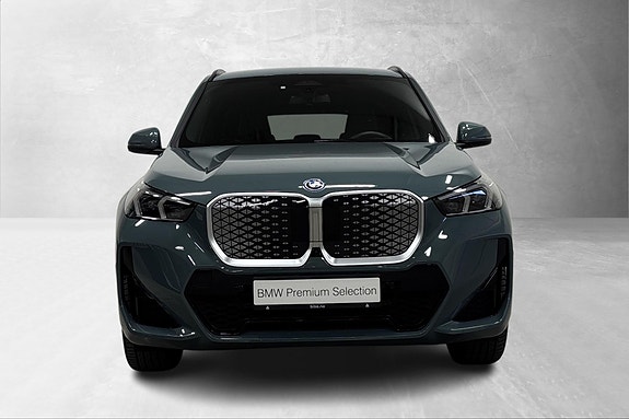 BMW iX1 2 of 22