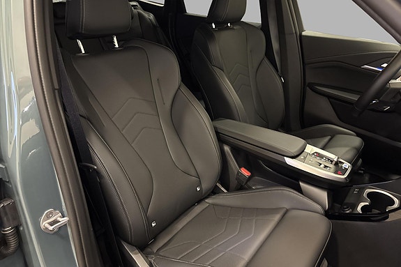 BMW iX1 8 of 22