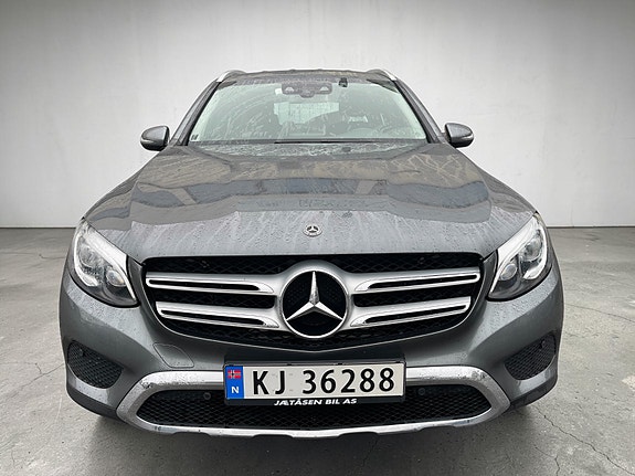 Mercedes-Benz GLC350 e 13 of 30