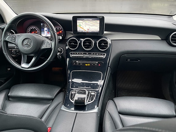 Mercedes-Benz GLC350 e 16 of 30