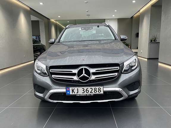 Mercedes-Benz GLC350 e 2 of 30