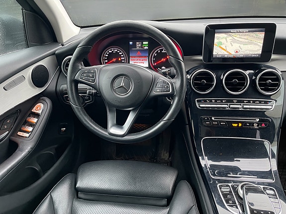 Mercedes-Benz GLC350 e 14 of 30