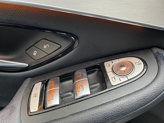 Mercedes-Benz GLC350 e 28 of 30
