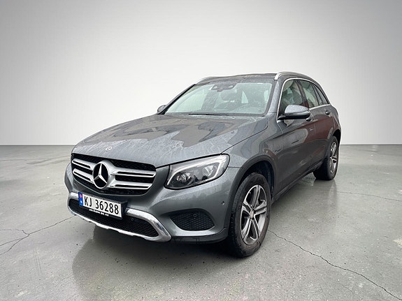 Mercedes-Benz GLC350 e 11 of 30