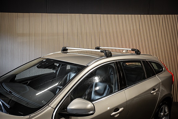 Volvo V60 2 of 27