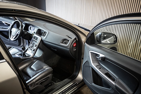 Volvo V60 13 of 27