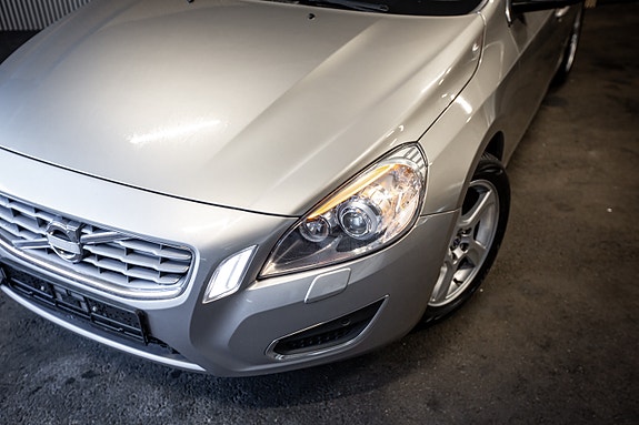 Volvo V60 4 of 27