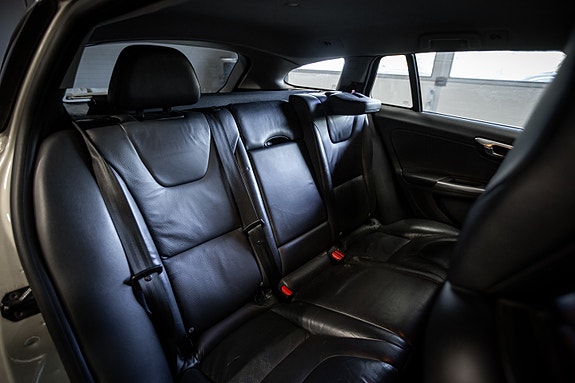Volvo V60 16 of 27