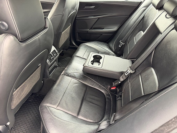 Jaguar XE 29 of 30