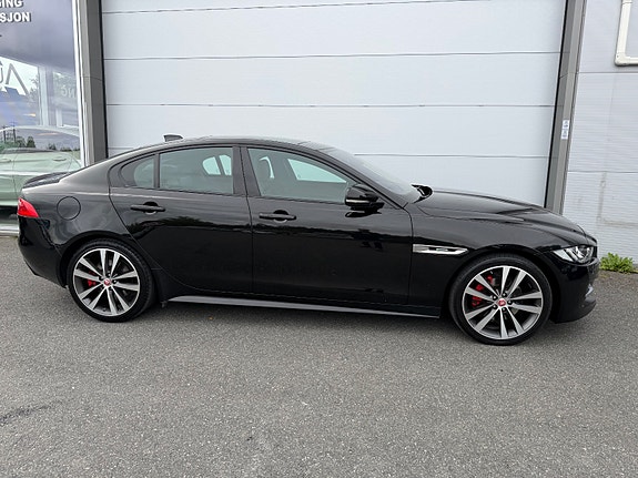 Jaguar XE 18 of 30