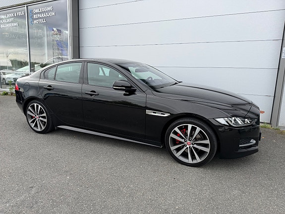 Jaguar XE 17 of 30