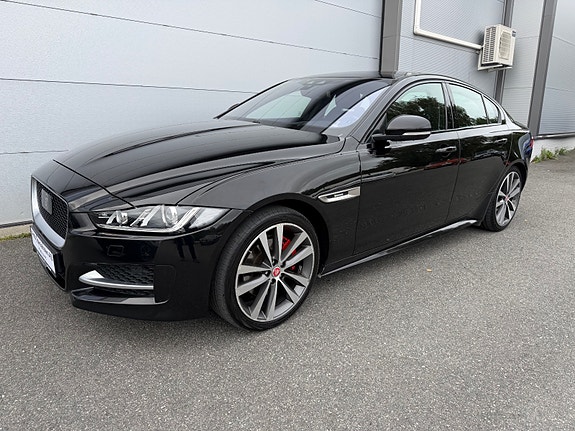 Jaguar XE 2 of 30