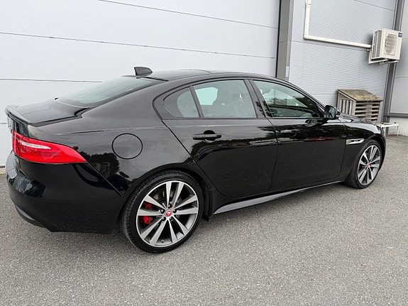 Jaguar XE 20 of 30