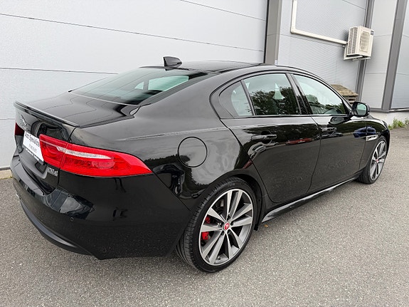 Jaguar XE 21 of 30