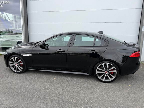 Jaguar XE 9 of 30