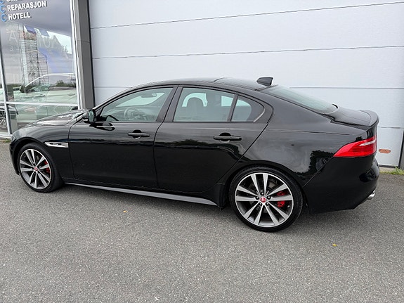 Jaguar XE 10 of 30