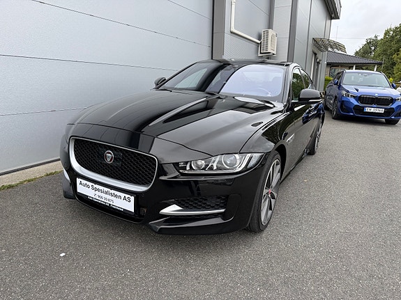 Jaguar XE 4 of 30