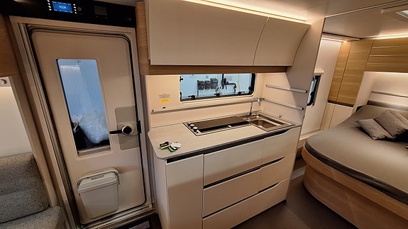 Adria Adora 593 UP Queenbed - Aldevarme 17 of 30