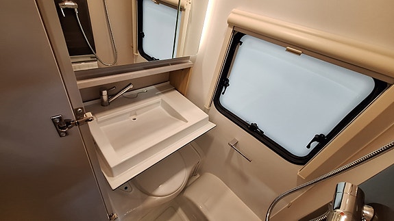 Adria Adora 593 UP Queenbed - Aldevarme 23 of 30