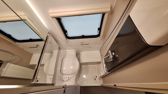 Adria Adora 593 UP Queenbed - Aldevarme 22 of 30