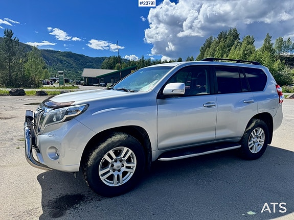 Toyota Land Cruiser 2 of 30