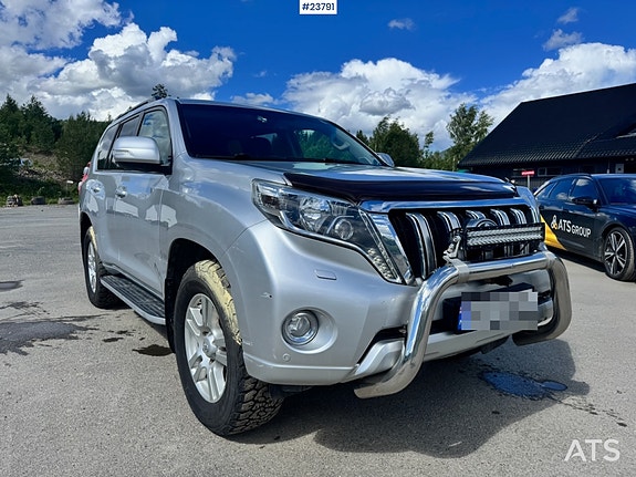 Toyota Land Cruiser 9 of 30