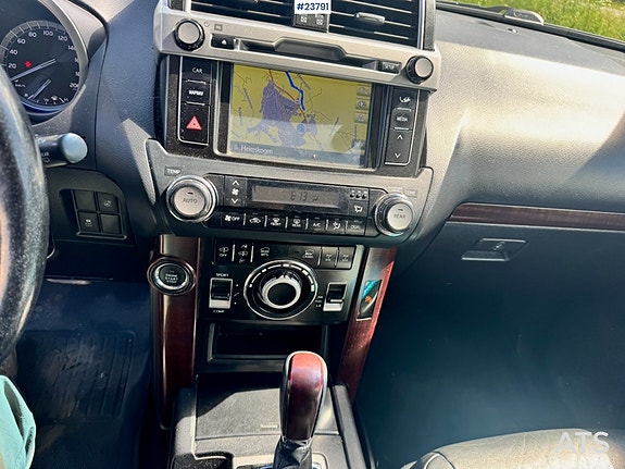 Toyota Land Cruiser 25 of 30
