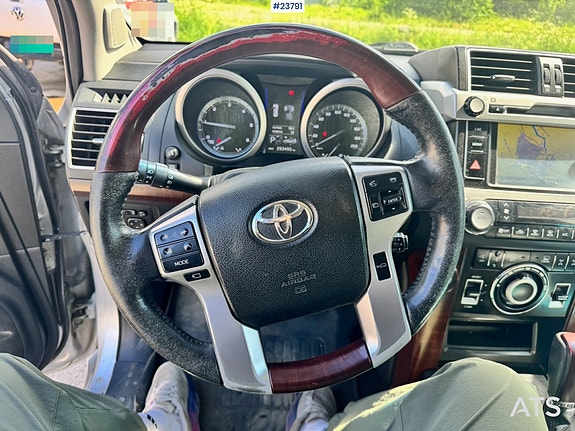 Toyota Land Cruiser 28 of 30