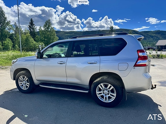 Toyota Land Cruiser 3 of 30