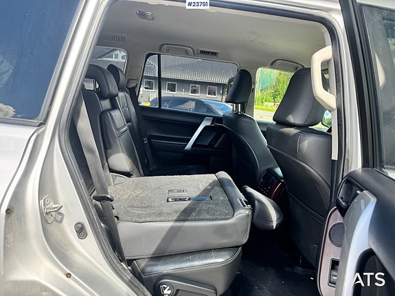 Toyota Land Cruiser 13 of 30
