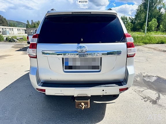 Toyota Land Cruiser 5 of 30