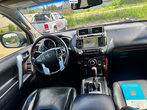Toyota Land Cruiser 19 of 30