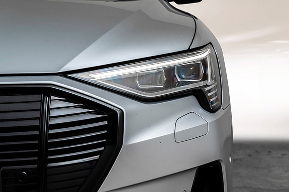 Audi e-tron 5 of 30