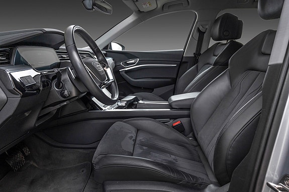 Audi e-tron 10 of 30