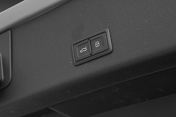Audi e-tron 28 of 30