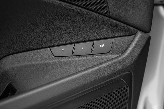 Audi e-tron 12 of 30