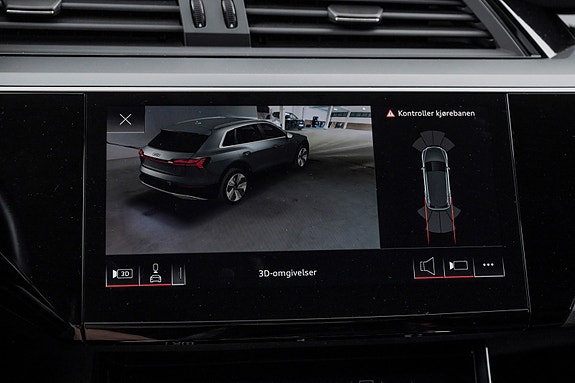 Audi e-tron 26 of 30