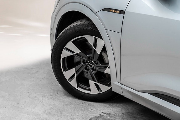 Audi e-tron 9 of 30