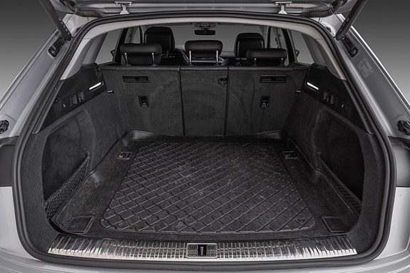 Audi e-tron 29 of 30