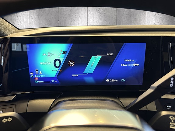 Renault Scenic E-Tech 12 of 20