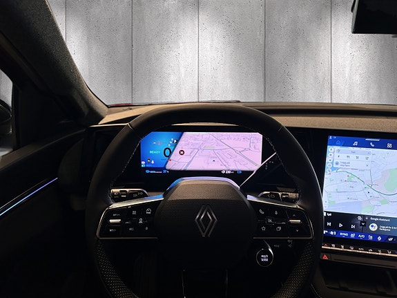 Renault Scenic E-Tech 11 of 20