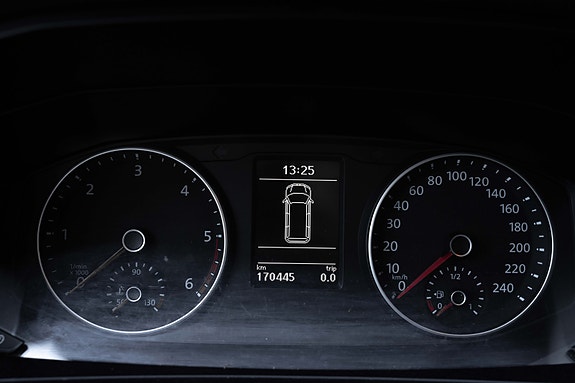 Volkswagen Caravelle 26 of 30