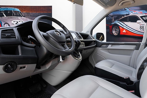 Volkswagen Caravelle 24 of 30