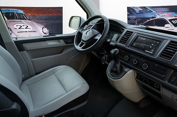 Volkswagen Caravelle 18 of 30