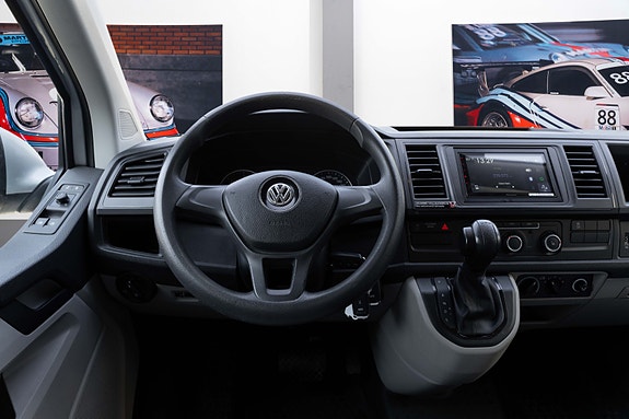 Volkswagen Caravelle 23 of 30